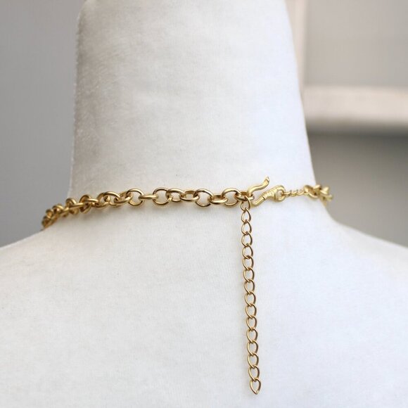 Vintage Gold Metal Tone Accent Large Medallion Swirl Necklace - Picture 3 of 3